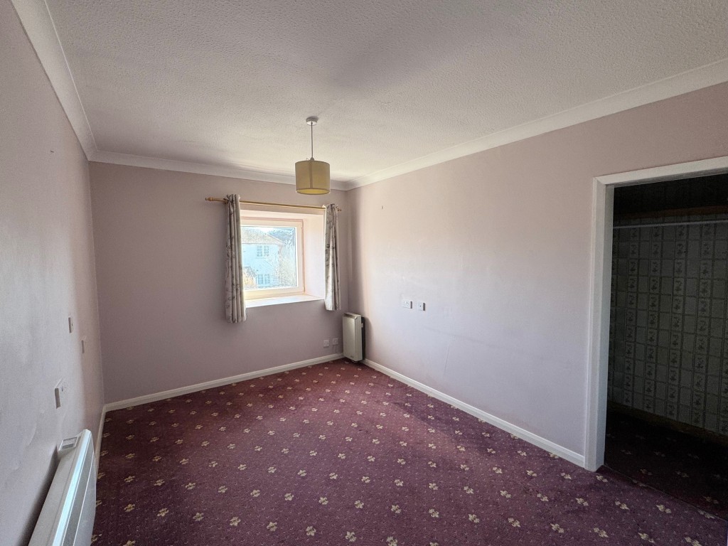 Lot: 129 - TWO-BEDROOM FLAT FOR OVER 55 YEAR OLDS - ALLOCATED PARKING SPACE - The Second Bedroom